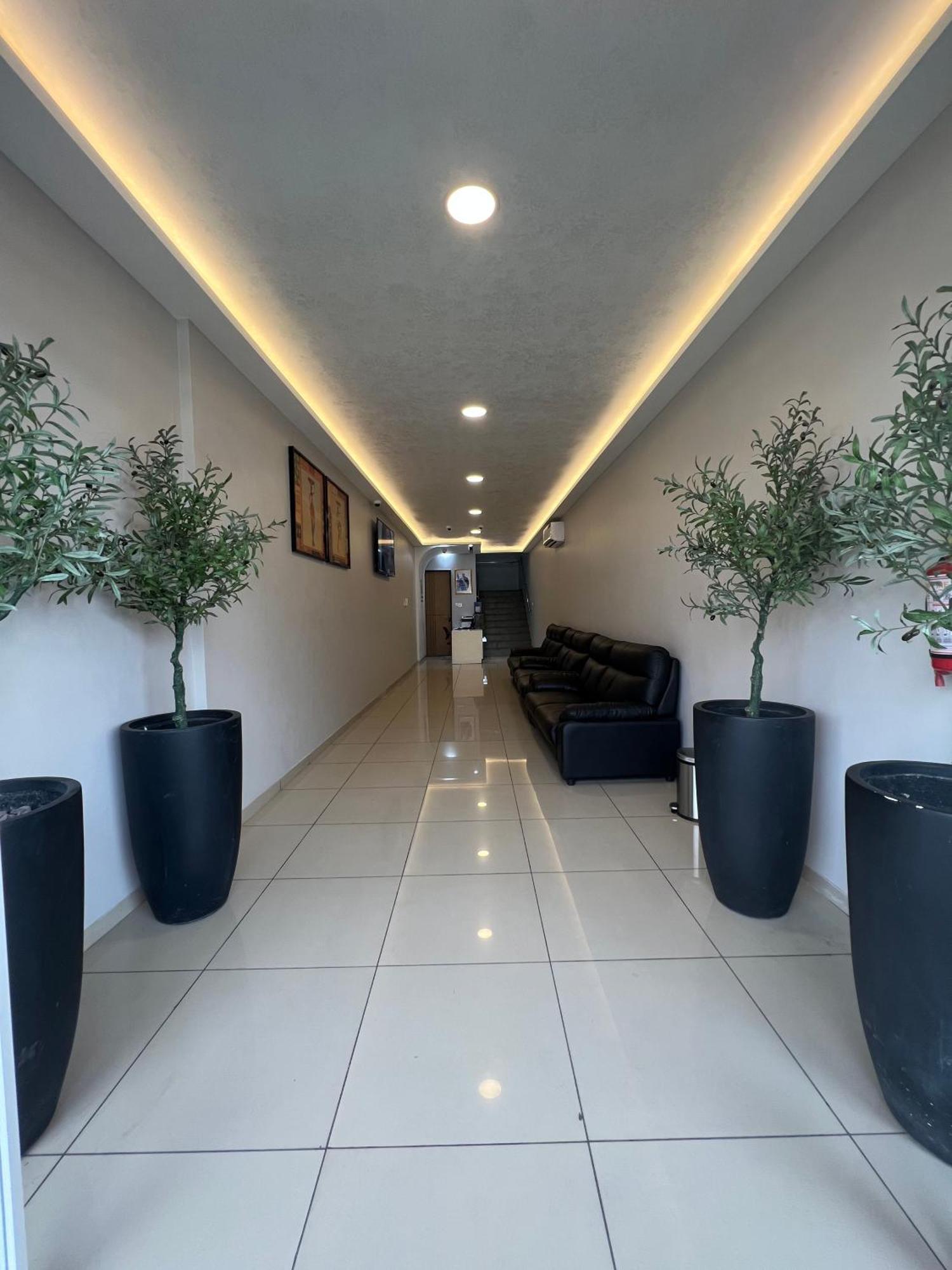 Ixoras Hotel Victoire Kinshasa Exteriör bild