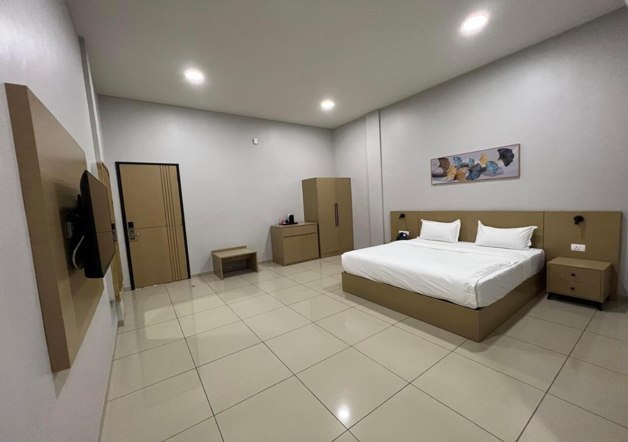 Ixoras Hotel Victoire Kinshasa Exteriör bild